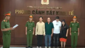 TP.HCM: Bắt giam giám đốc 'phù phép' a xít công nghiệp thành giấm ăn