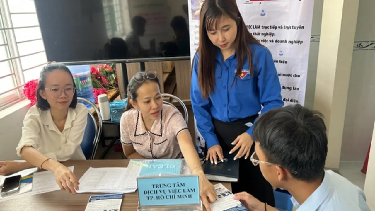 TP.HCM dư lao động ngành dịch vụ, nhà hàng, thiếu thợ lành nghề