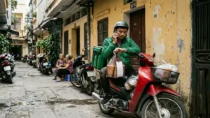 Trần tình shipper giao đồ ăn: khách bắt đợi 20 phút