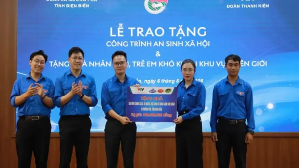 Trao tặng trẻ em vùng biên nhiều công trình an sinh xã hội