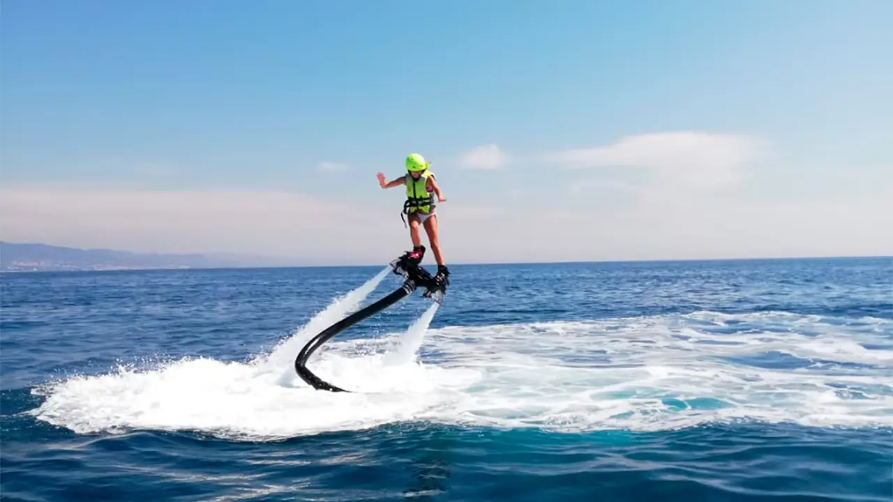 Trò chơi mạo hiểm Flyboard dành cho ai và cần lưu ý những gì?