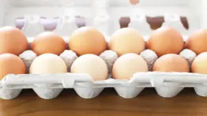 Trứng bị nứt vỏ: Phải vứt bỏ hay ăn?