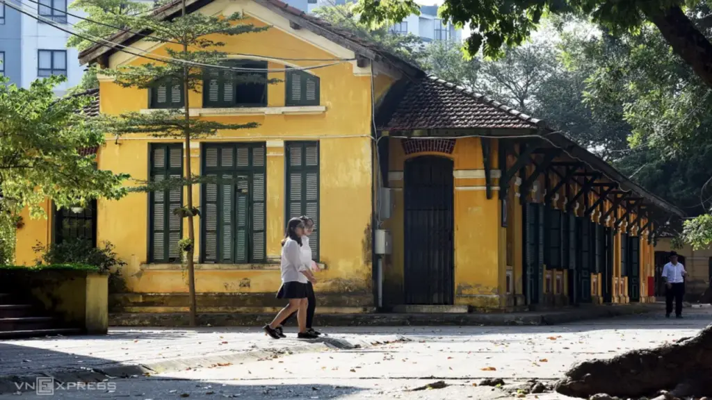 Trường chuyên chuẩn quốc tế - đào tạo nhân tài hay 'lò luyện' du học?