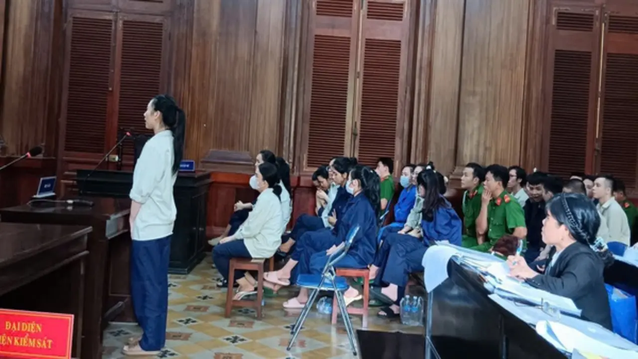 Tuyên án 38 bị cáo rút sạch tiền trong tài khoản thẻ tín dụng của hàng trăm người