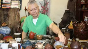 Tuyệt kỹ hàn gắn gốm bằng vàng ròng