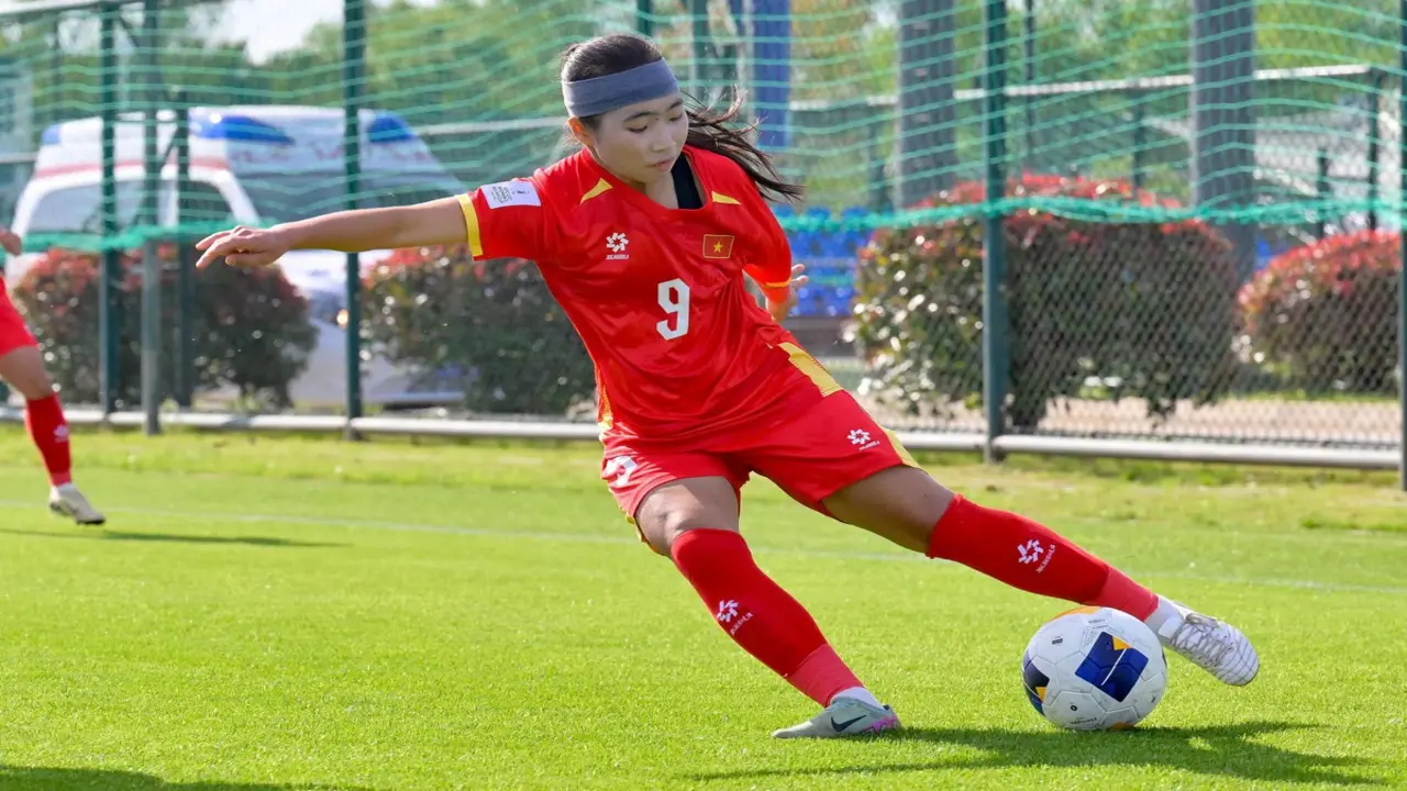 U17 nữ Việt Nam - U17 Myanmar (Hiệp 1) 1-0: Linh Chi ghi siêu phẩm đá phạt
