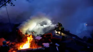 Ukraine tập kích dồn dập lãnh thổ Nga, đáp trả trận không kích chưa từng có