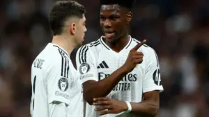 Valverde chấn thương đầu sau căng thẳng với Tchouameni, nội bộ Real Madrid hỗn loạn trước siêu kinh điển