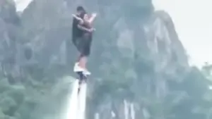 Vận động viên và du khách gặp nạn khi chơi flyboard tại Ninh Bình