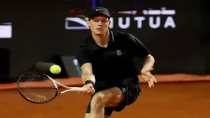 Vất vả thắng Medvedev, Sinner tiến vào chung kết Rome Masters