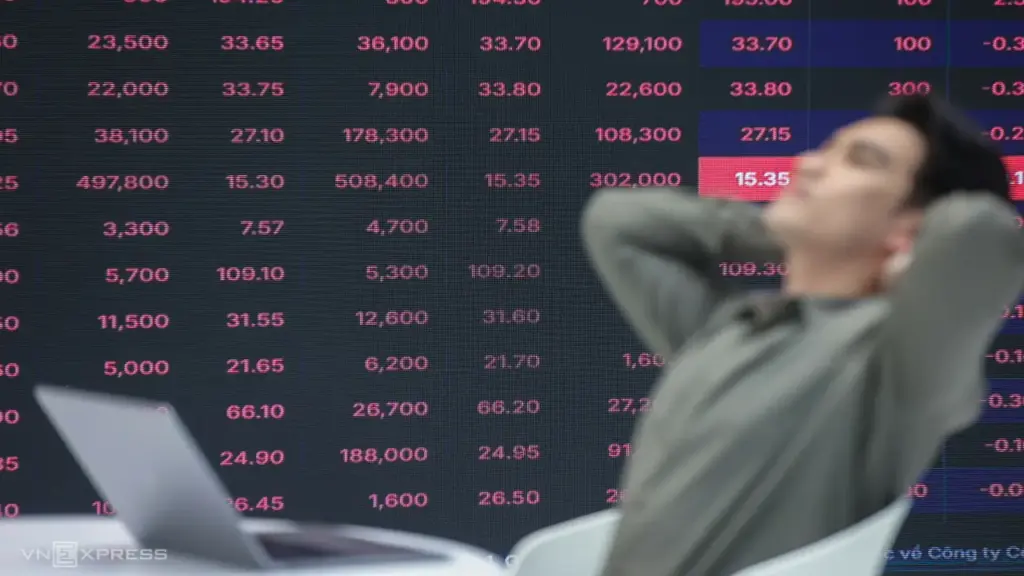 Vì sao nhà đầu tư 'chưa về bờ' dù VN-Index vượt đỉnh?