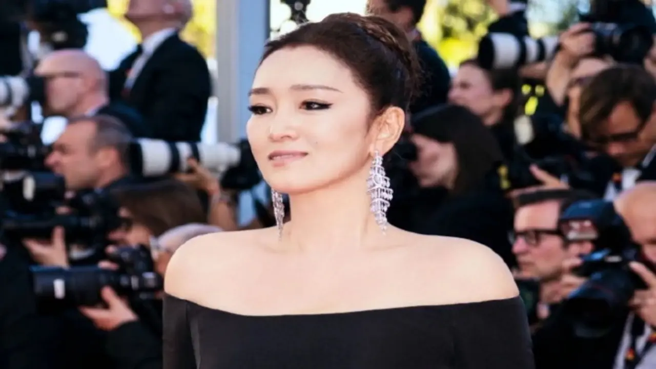 Vì sao ở tuổi 61, Củng Lợi vẫn được tôn vinh là “nữ hoàng thảm đỏ Cannes”?