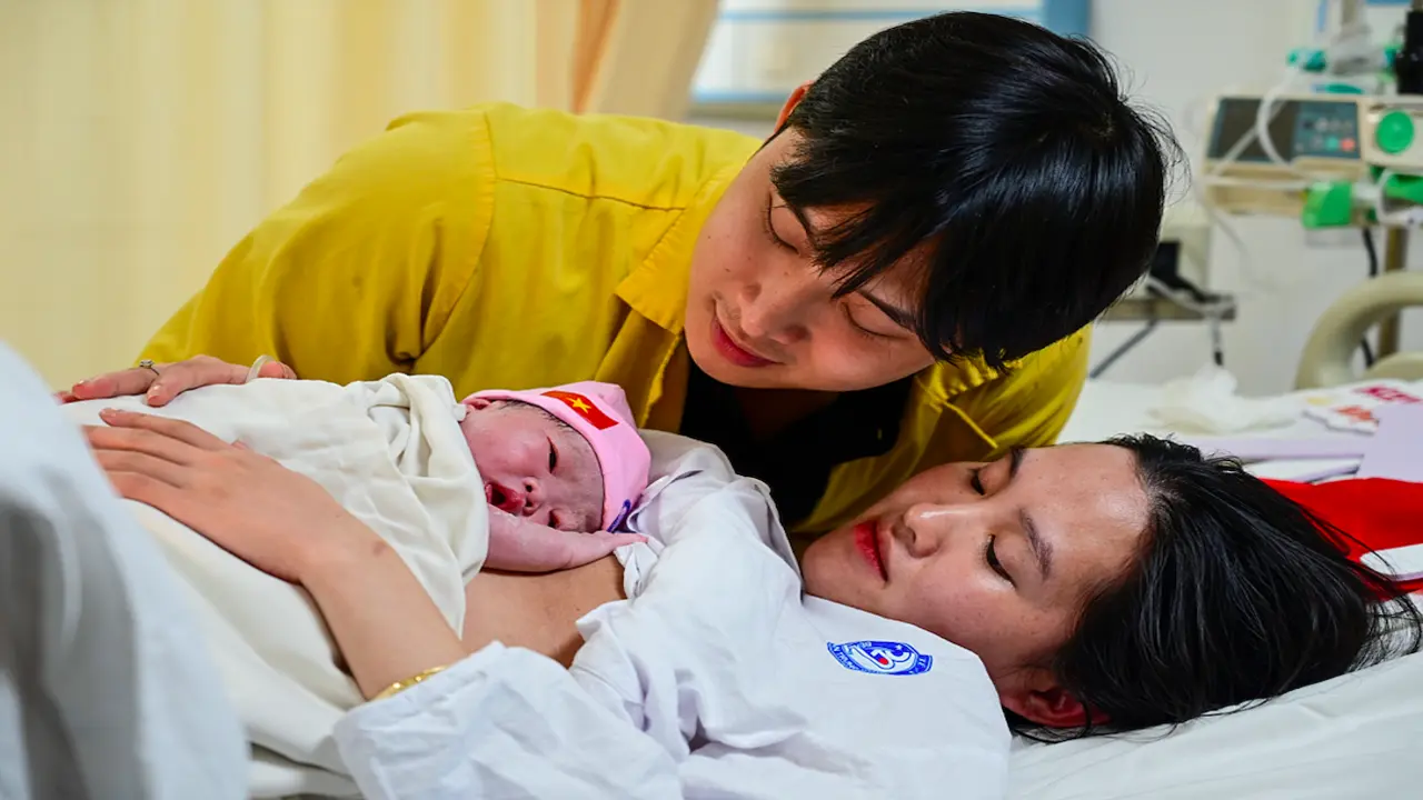 Việt Nam đặt mục tiêu tăng số trẻ sinh ra mỗi năm