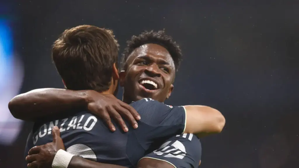 Vinicius giúp Real không phải xếp hàng chào Barca ở El Clasico