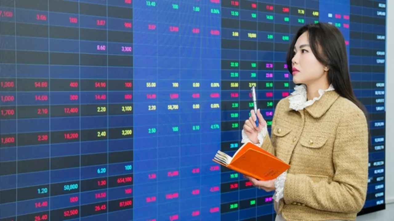 VN-Index áp sát 1.925 điểm: Nên xuống tiền hay chốt lời?