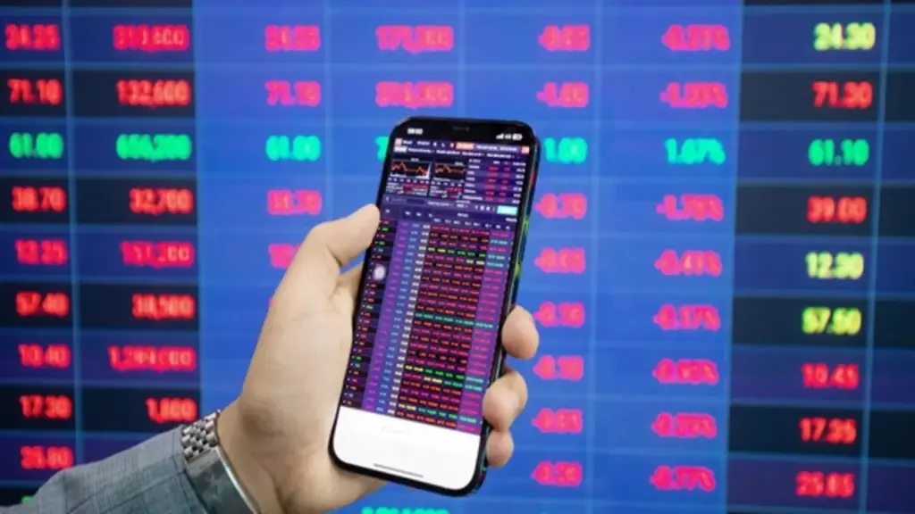 VN-Index áp sát đỉnh 1.900 điểm, cơ hội đang nằm ở nhóm cổ phiếu nào?