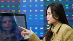 VN-Index tiệm cận vùng cản 1.925 điểm: Nên chốt lời dần, hạn chế mua đuổi