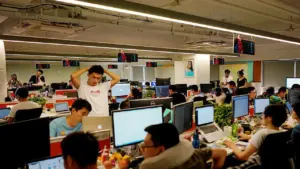 Vợ bị sa thải vì chồng làm CEO công ty đối thủ