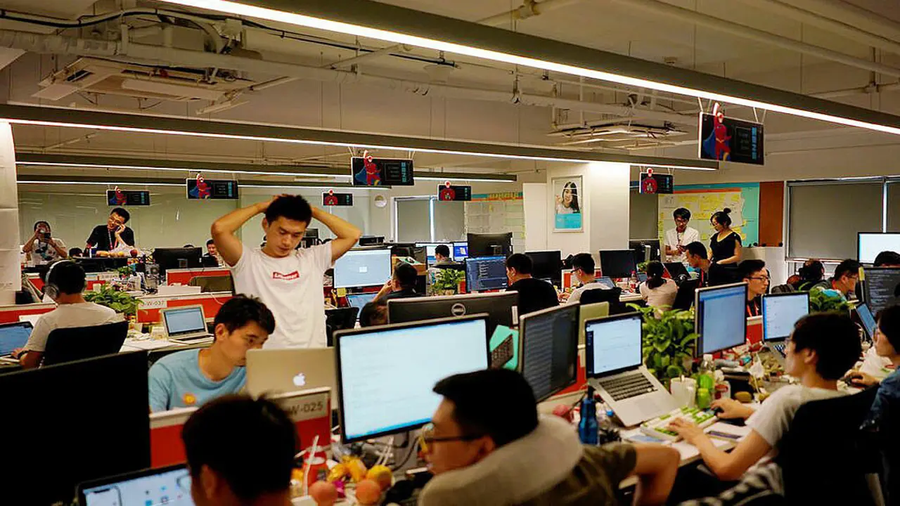 Vợ bị sa thải vì chồng làm CEO công ty đối thủ