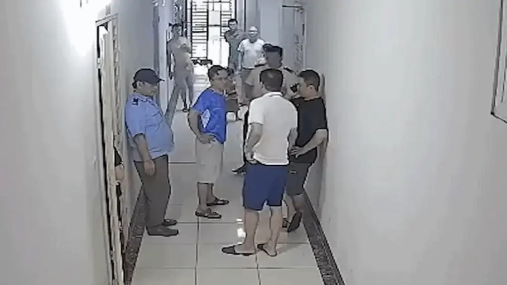 Xác minh clip thành viên ban quản trị chung cư bị hành hung, nghi do nhắc đeo rọ mõm cho chó