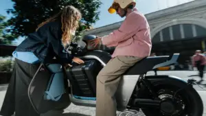 Xe máy điện cho người không có ô tô: Cốp to gấp 3 lần Honda Lead, chở được cả tuần đồ ăn, 140km/sạc