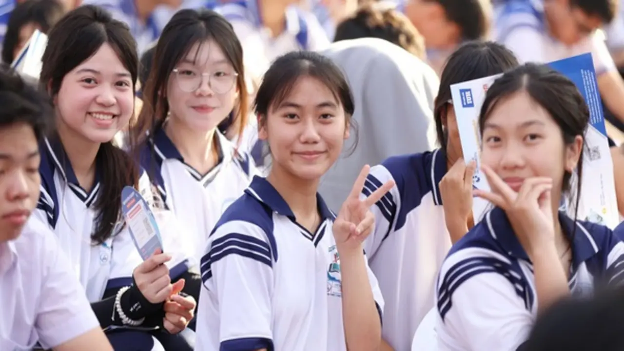 Xét tuyển ĐH 2026: Trọng số môn toán hoặc ngữ văn tối thiểu 1/3 nghĩa là gì?